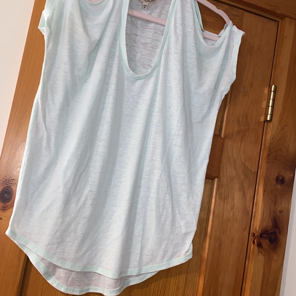 Express one eleven peekaboo shoulder V neck hi low t shirt Top Size XS.